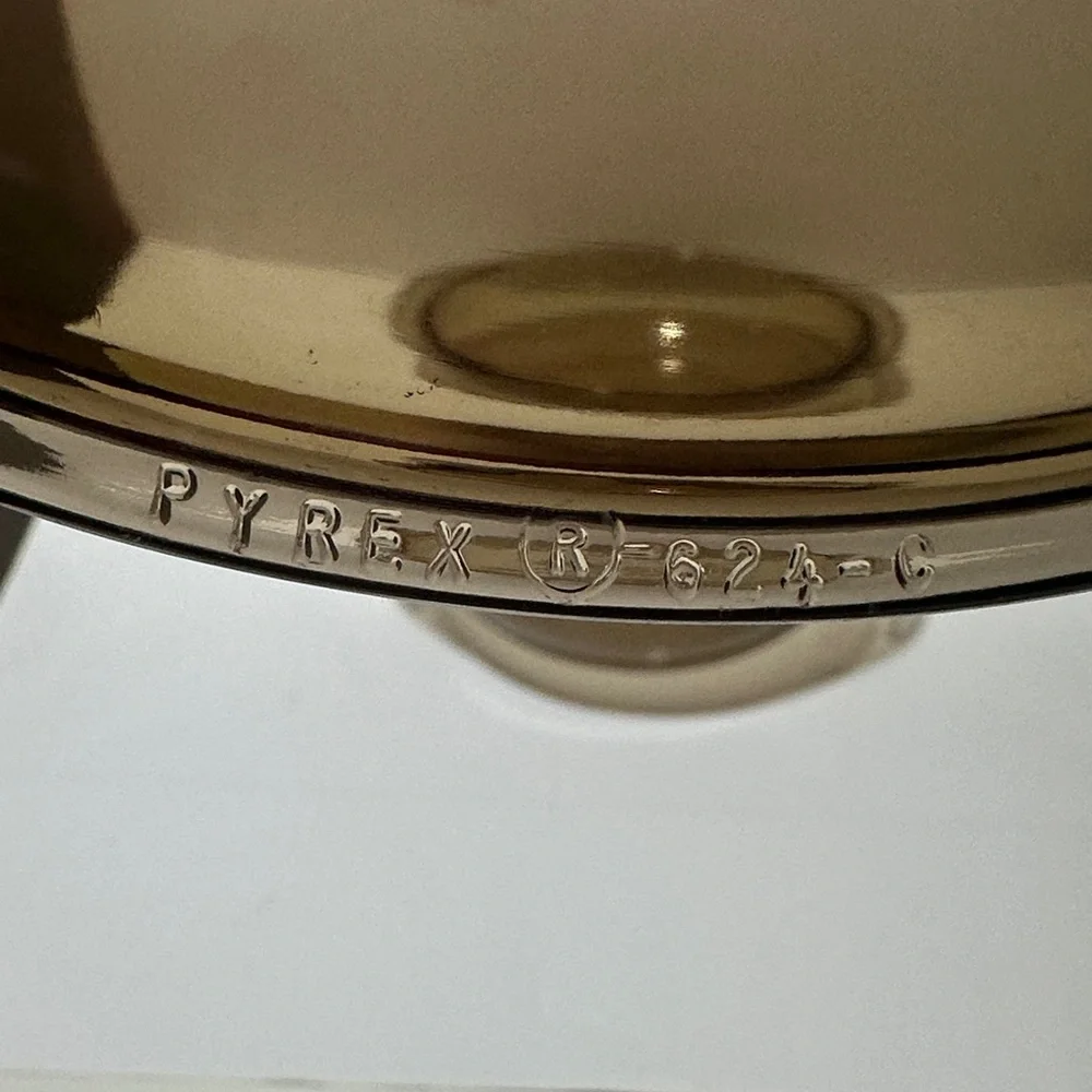 Vintage Pyrex Amber 2 Qt Covered Casserole Dish (024 / 624-C Lid)